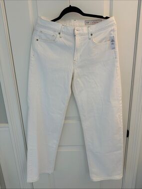 GAP low rise loose jeans size 28. Never worn